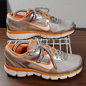 NIKE Dual Fusion ST Running Shoes Womens Size 9.5 Silver Orange 407847-002